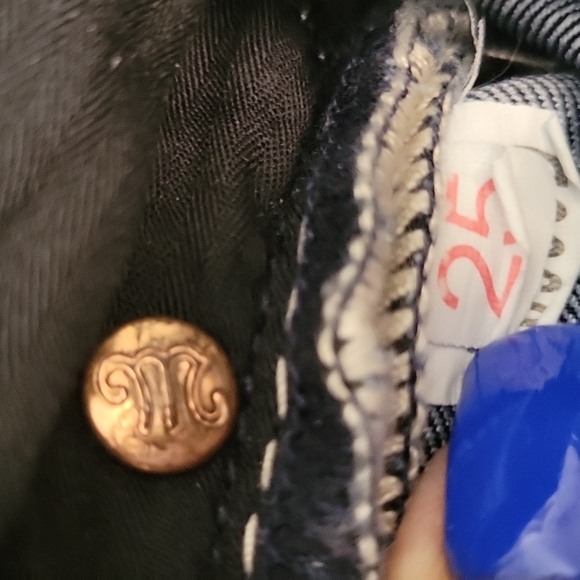 Miss Me Denim Med washed Jp5473p Capri/cropped Jeans.  Flower stitch rhinstone. - Picture 10 of 11